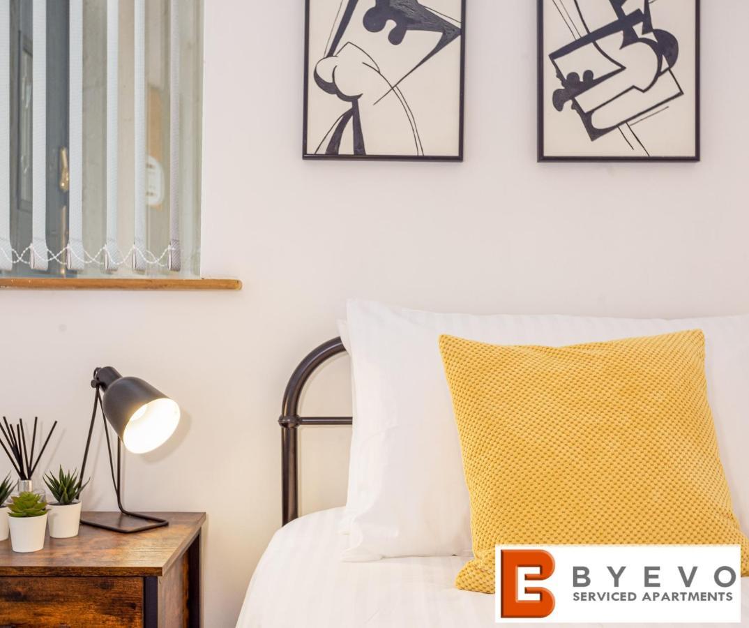 Byevo Oswestry Barn - Quirky Romantic Retreat Or Cosy Contractor Base Luaran gambar